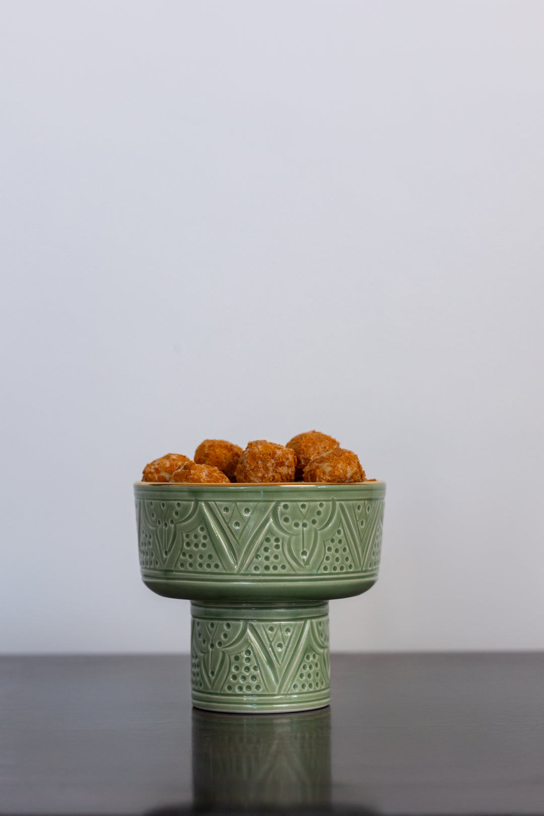 Mini Moroccan Footed Bowl – Embossed Ceramic with Gold Rim
