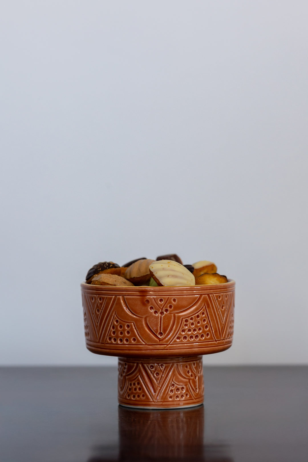 Mini Moroccan Footed Bowl – Embossed Ceramic with Gold Rim