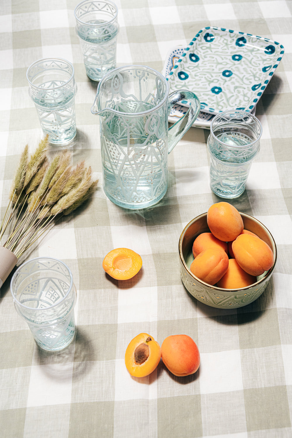 Close-up of Handblown Moroccan Glass Pitcher – Detailed White Zwak Pattern