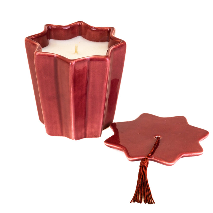 Star-Shaped Red Ceramic Candle – Scented candle in a burgundy ceramic jar with a star-shaped design and tassel lid